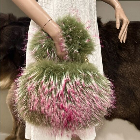 Stunning 2 Tone Premium Finn Raccoon Fur Handbag/Crossbody & Fur Pompom Charm - Picture 3 of 16
